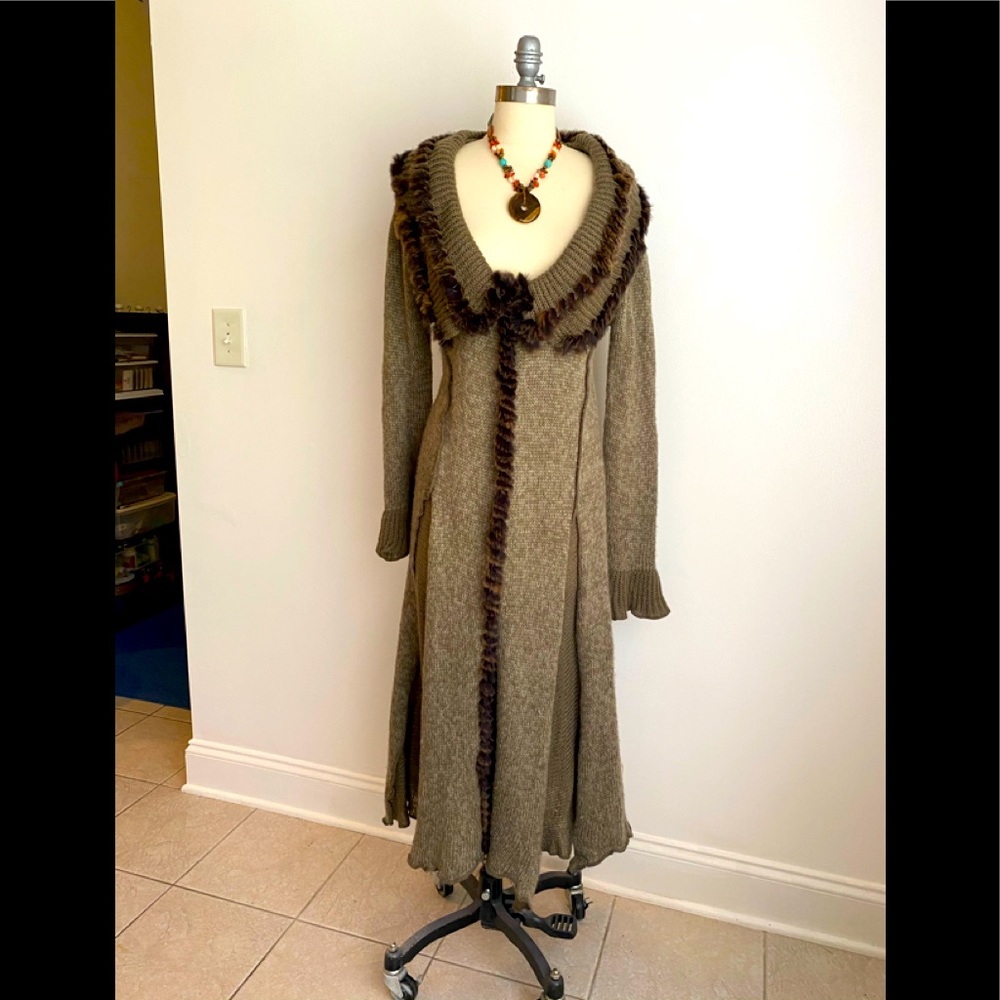 Long sweater trimmed with Fur